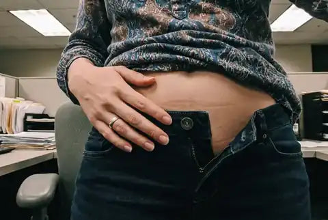 Barriga inflamada en la tarde